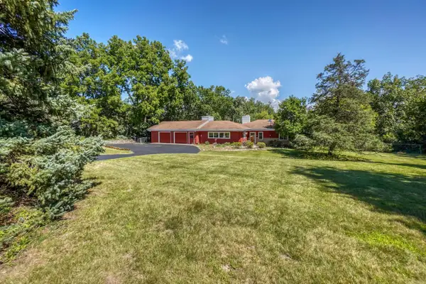 2117 Hillside DRIVE, Delafield, WI 53018