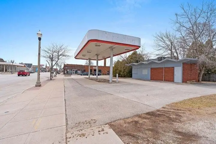 2106 WASHINGTON STREET, Two Rivers, WI 54241 - #2