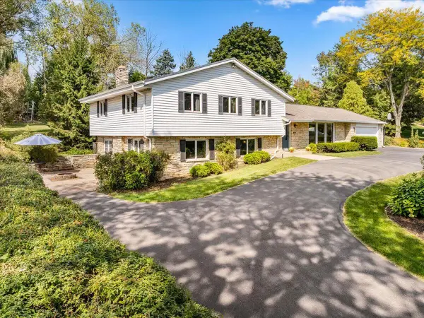 18660 Bonnie LANE, Brookfield, WI 53045