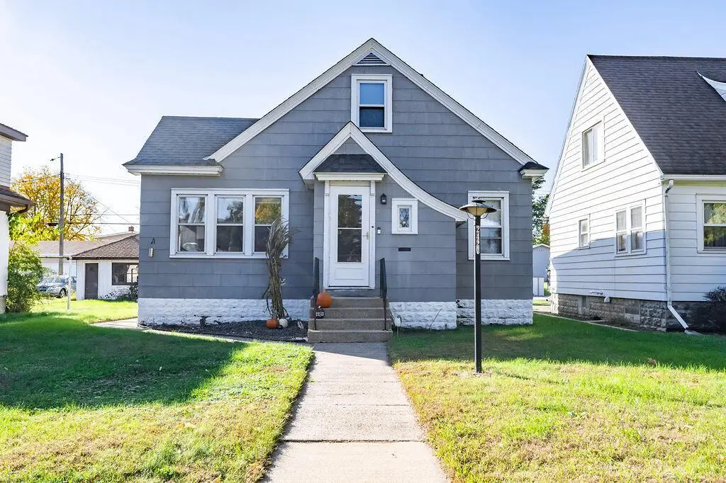 2427 Loomis STREET, La Crosse, WI 54603 - #1
