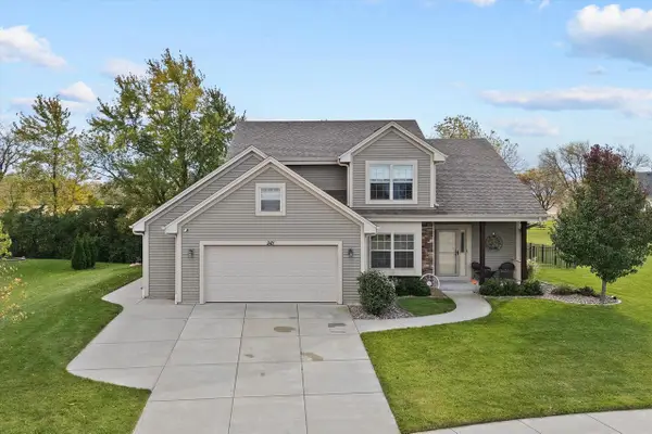 981 Log Cabin LANE, Belgium, WI 53004