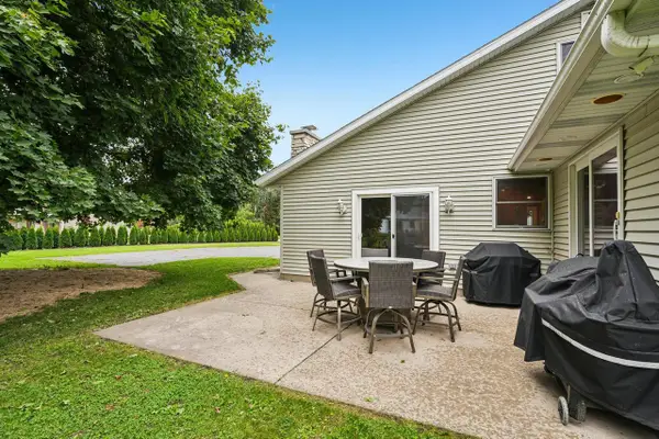 W284N6760 Parker PLACE, Hartland, WI 53029