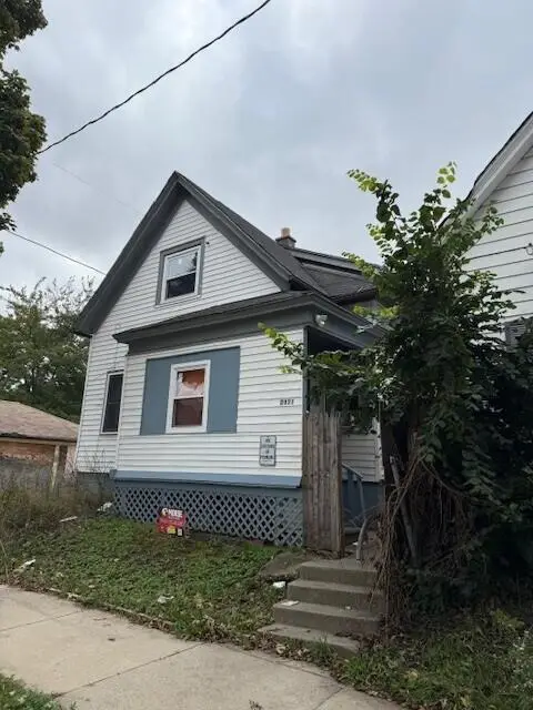 2021 W Hadley STREET, Milwaukee, WI 53206
