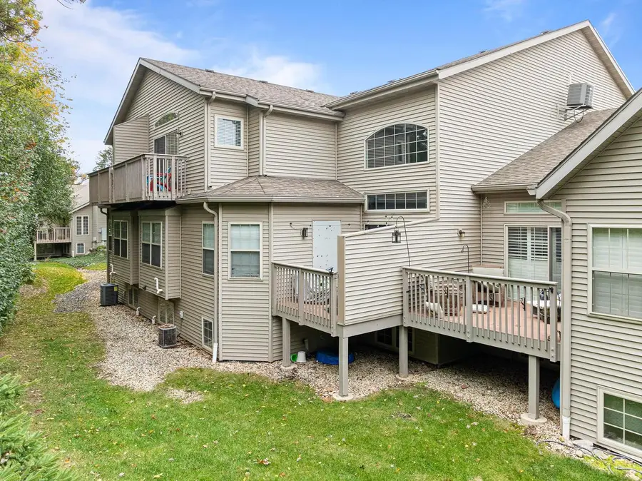 500 S Edwards BOULEVARD #9, Lake Geneva, WI 53147 - Image #3