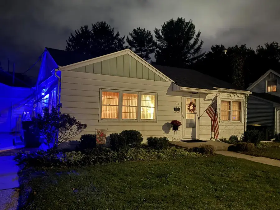 1343 Hillside DRIVE, Waukesha, WI 53186 - Image #3