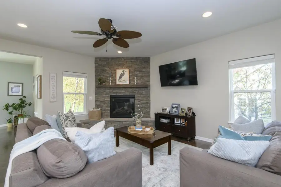 351 Stocks DRIVE, Delafield, WI 53018 - Image #3