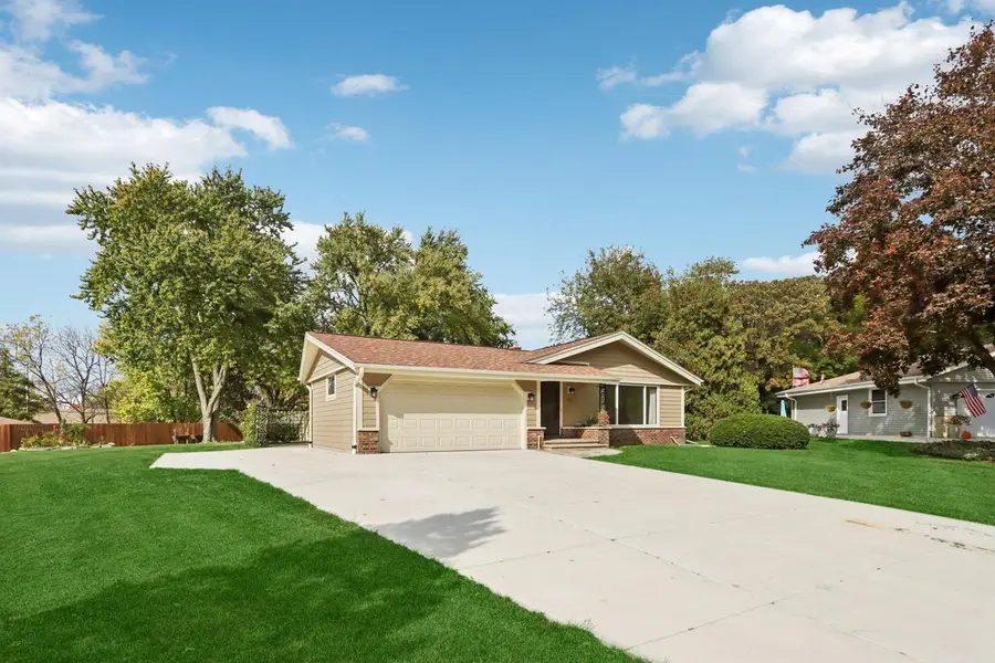 901 Anton ROAD, Hartland, WI 53029 - Image #2