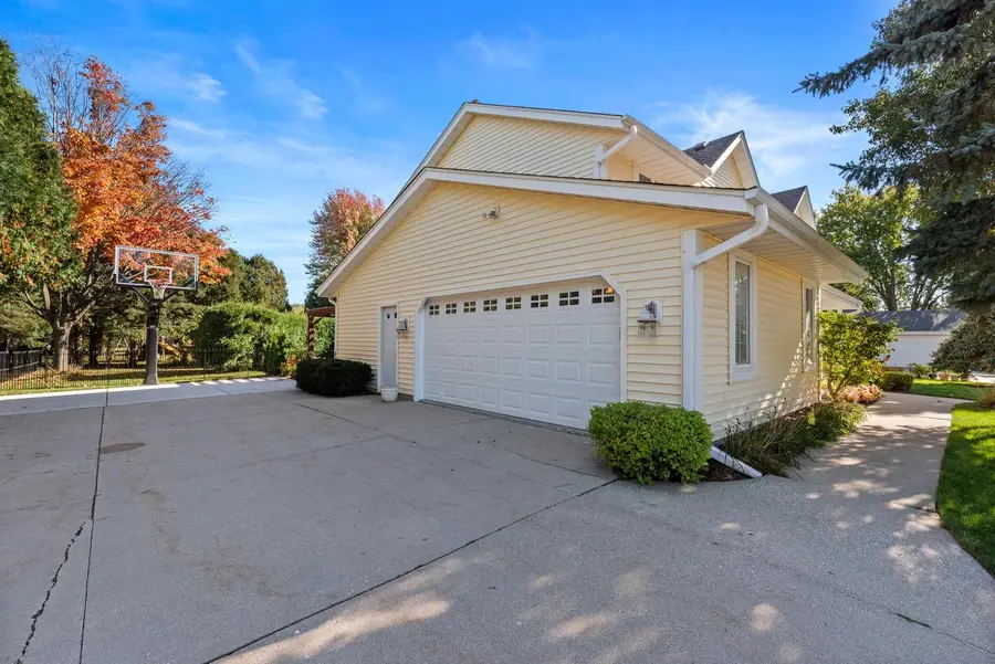 1431 Crystal Lake DRIVE, Oconomowoc, WI 53066 - Image #3