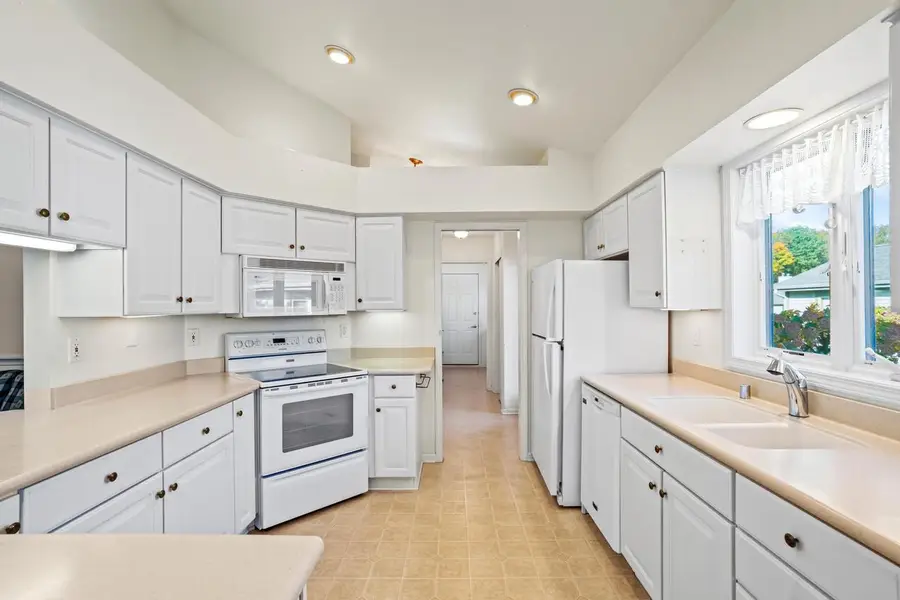 W175N8080 Robin CIRCLE, Menomonee Falls, WI 53051 - Image #2