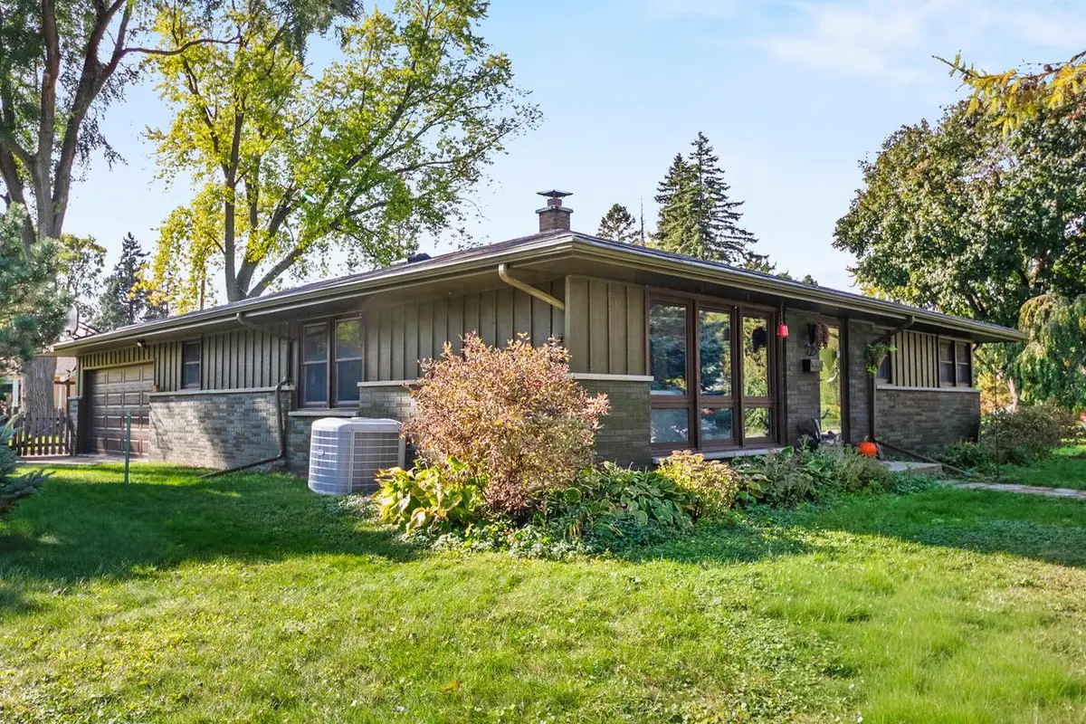 723 W Riverview DRIVE, Glendale, WI 53209 - Image #1