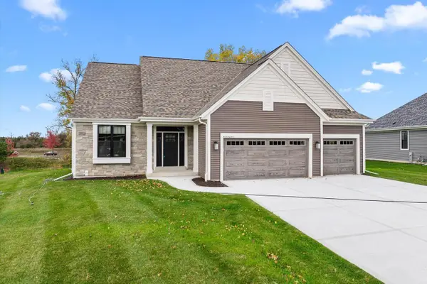 W251N2367 Valleyview CIRCLE, Pewaukee, WI 53072