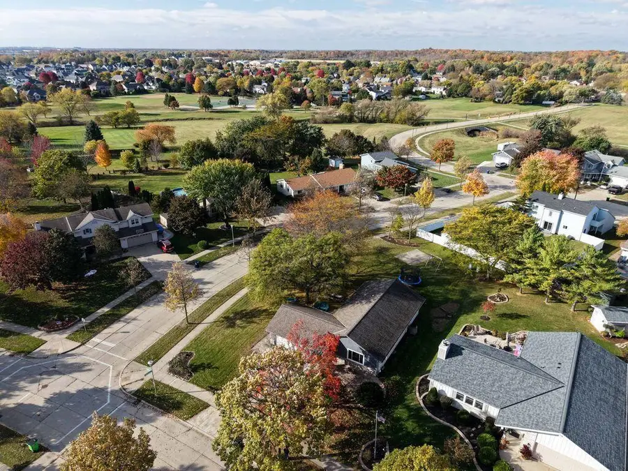 8149 S White Oak DRIVE, Oak Creek, WI 53154 - Image #2