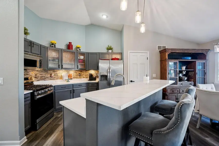 921 E Prairie View DRIVE, Oak Creek, WI 53154 - Image #2