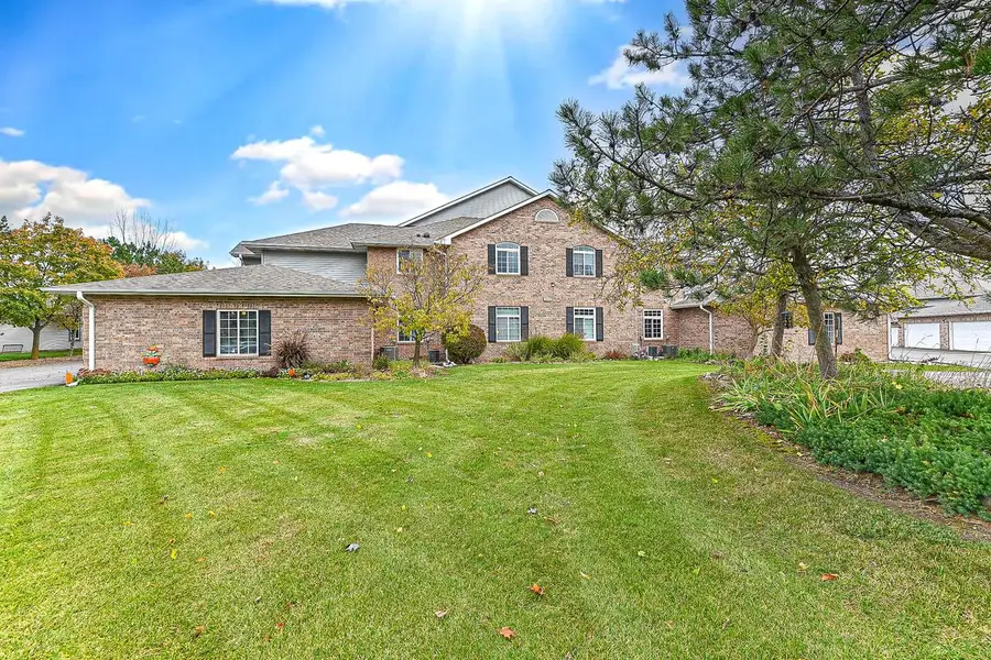 509 Westfield WAY #F, Pewaukee, WI 53072 - Image #2