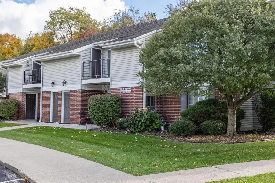 N110W16867 Ashbury CIRCLE #3, Germantown, WI 53022 - Image #2