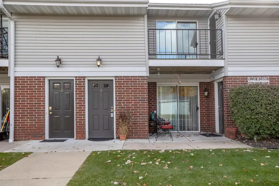 N110W16867 Ashbury CIRCLE #3, Germantown, WI 53022 - Image #3