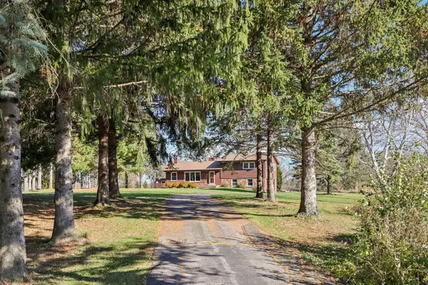 W398N8740 Amber LANE, Ixonia, WI 53036