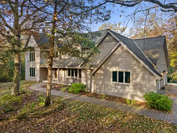 35060 Old Woods ROAD, Summit, WI 53066