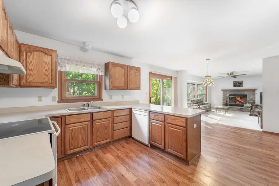 8110 S Verdev DRIVE, Oak Creek, WI 53154 - Image #3