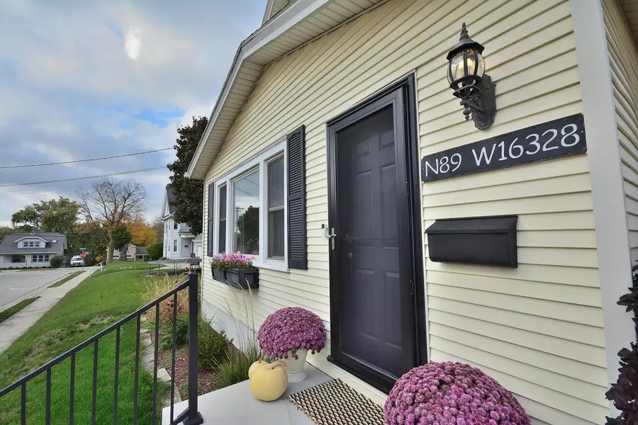 N89W16328 Cleveland AVENUE, Menomonee Falls, WI 53051 - Image #2