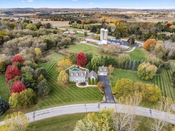 1641 Prairie LANE, Hubertus, WI 53033