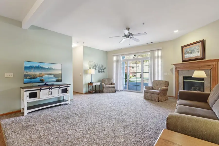 1275 Shadowood CIRCLE #110, West Bend, WI 53095 - Image #3