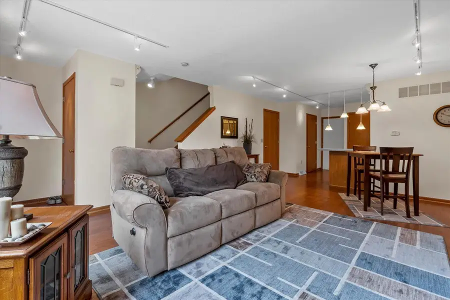 10380 W Whitnall Edge CIRCLE #H, Franklin, WI 53132 - Image #2