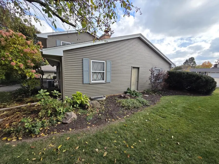 12720 W Verona DRIVE, New Berlin, WI 53151 - Image #3