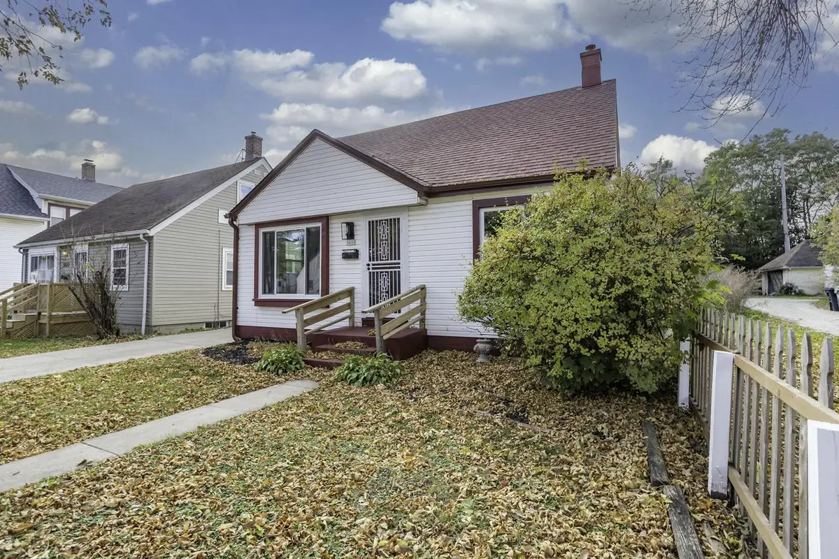 3033 W Eggert PLACE, Milwaukee, WI 53209 - Image #1