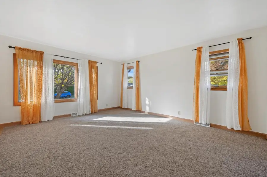 5224 W Luebbe LANE, Milwaukee, WI 53223 - Image #3