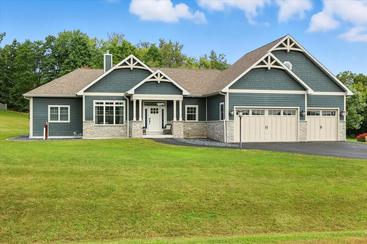 W232S8430 Rosemary DRIVE, Big Bend, WI 53103 - #1