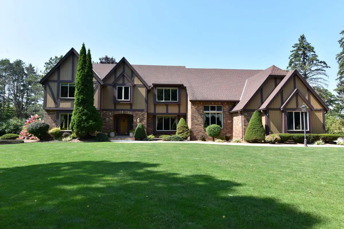 W148N7497 Woodland DRIVE, Menomonee Falls, WI 53051 - Image #1