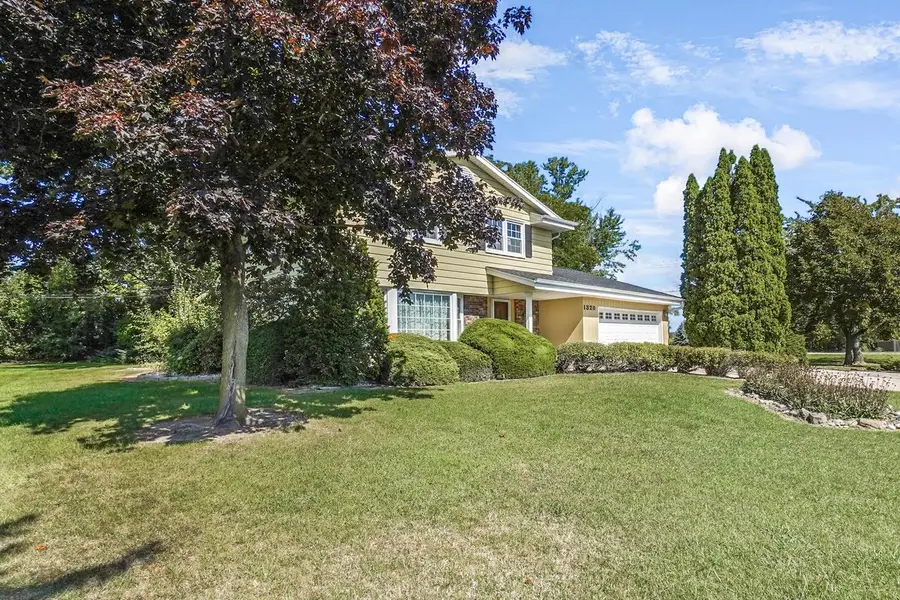 1320 W Lois LANE, Oak Creek, WI 53154 - Image #2