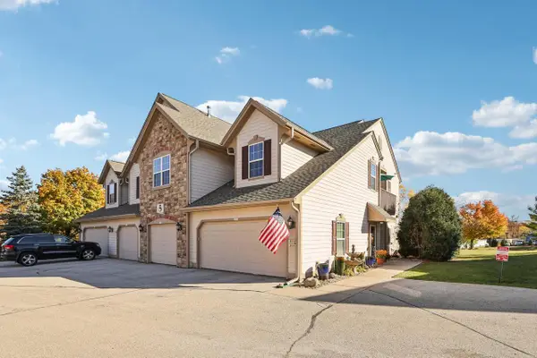2117 W Vista Bella DRIVE, Oak Creek, WI 53154