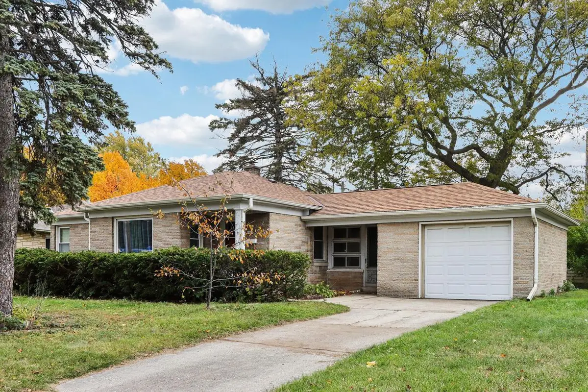 1011 W Silver Spring DRIVE, Milwaukee, WI 53209 - Image #1