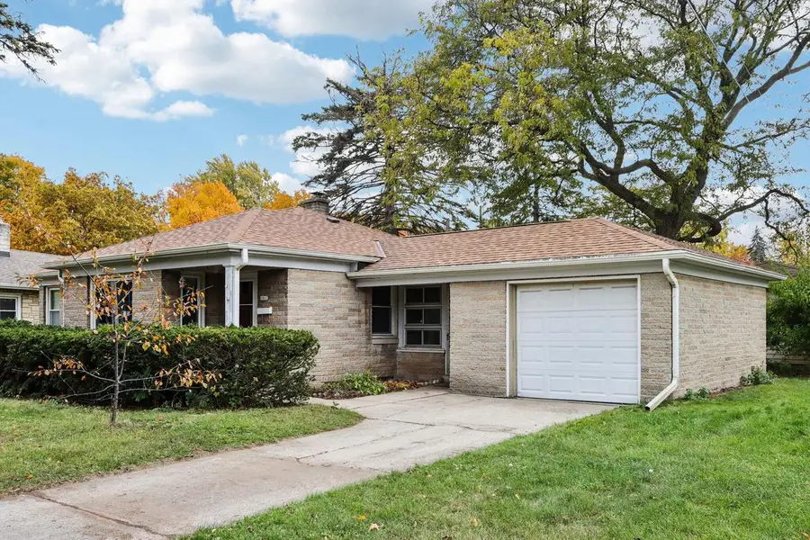 1011 W Silver Spring DRIVE, Milwaukee, WI 53209 - Image #2