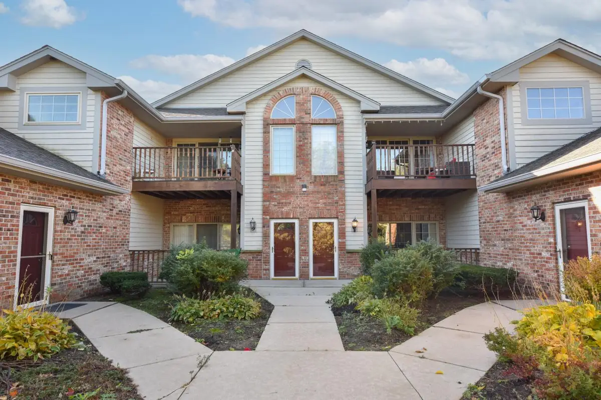 628 Hillcrest ROAD, Saukville, WI 53080 - Image #1