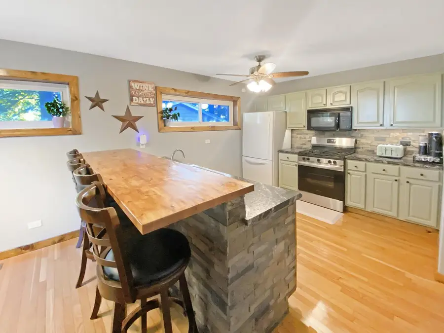 515 Johnson AVENUE, Clinton, WI 53525 - Image #2