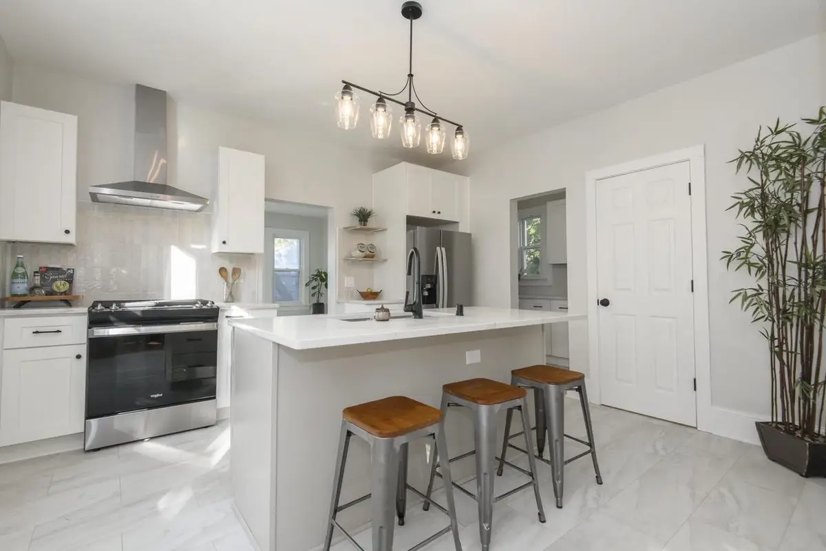 2911 N Newhall STREET, Milwaukee, WI 53211 - Image #1