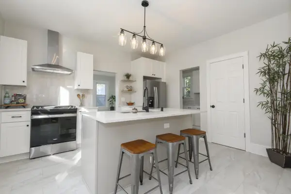 2911 N Newhall STREET, Milwaukee, WI 53211