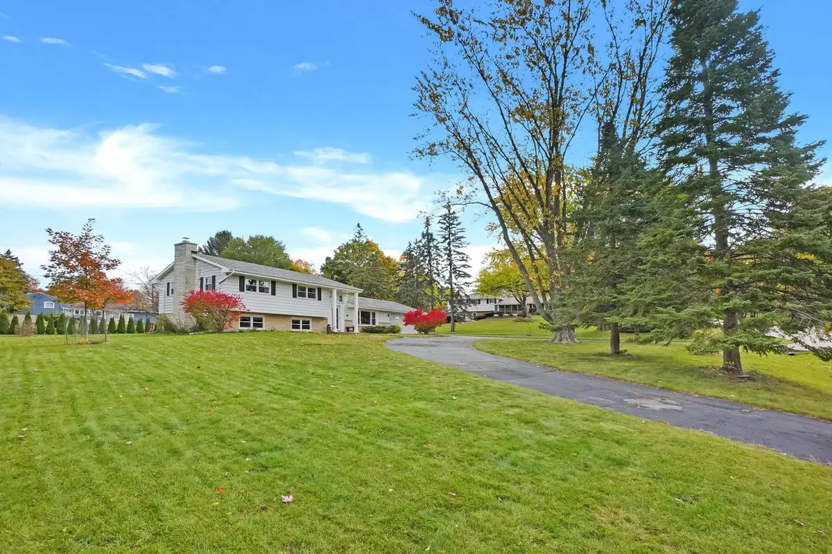 1620 Greenview DRIVE, Brookfield, WI 53045 - Image #1