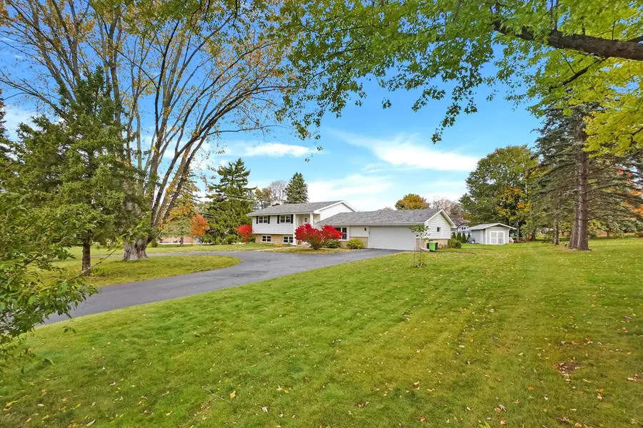 1620 Greenview DRIVE, Brookfield, WI 53045 - Image #3