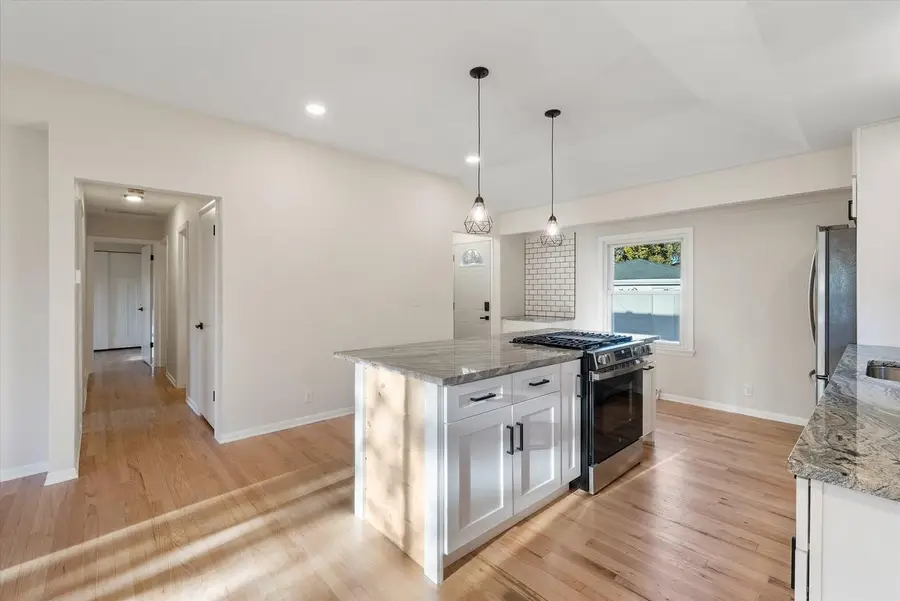 7295 W Cody CIRCLE, Milwaukee, WI 53223 - Image #3