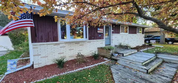 W277 Madison AVENUE, Oconomowoc, WI 53066