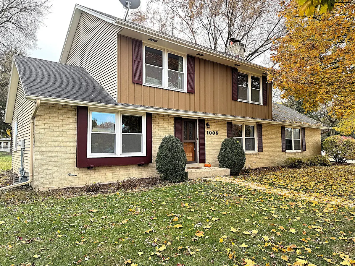 1005 Burr Oak BOULEVARD, Waukesha, WI 53189 - Image #1