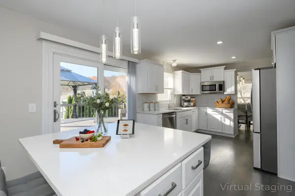 2811 Comanche COURT S, Waukesha, WI 53188