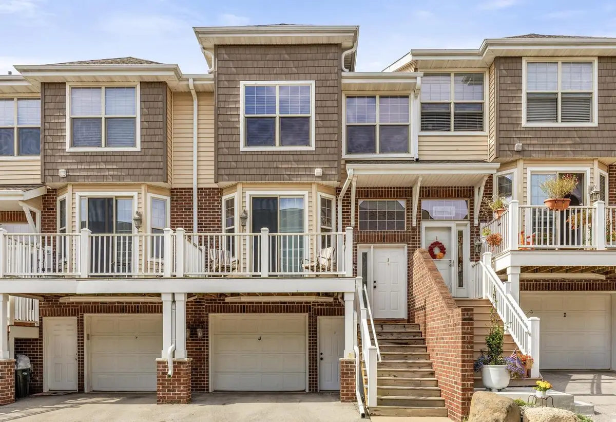 812 Timber Ridge COURT #10, Waukesha, WI 53189 - Image #1