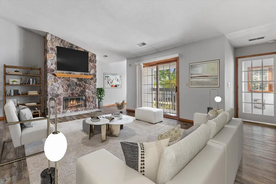 823 Quinlan DRIVE #H, Pewaukee, WI 53072 - Image #2