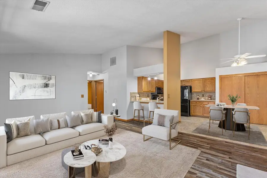 823 Quinlan DRIVE #H, Pewaukee, WI 53072 - Image #3