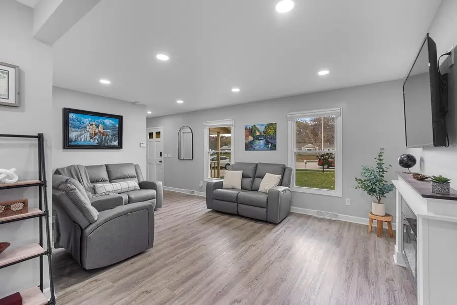 2320 W Rawson AVENUE, Oak Creek, WI 53154 - Image #3